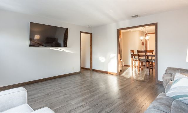 11 Crestwood Ave, Plainville, MA 02762