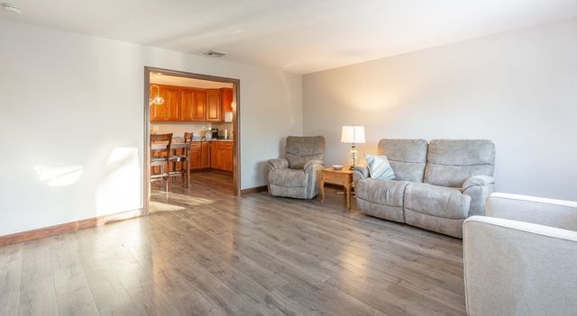 11 Crestwood Ave, Plainville, MA 02762