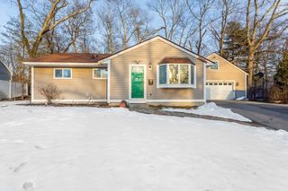 11 Crestwood Ave, Plainville, MA 02762