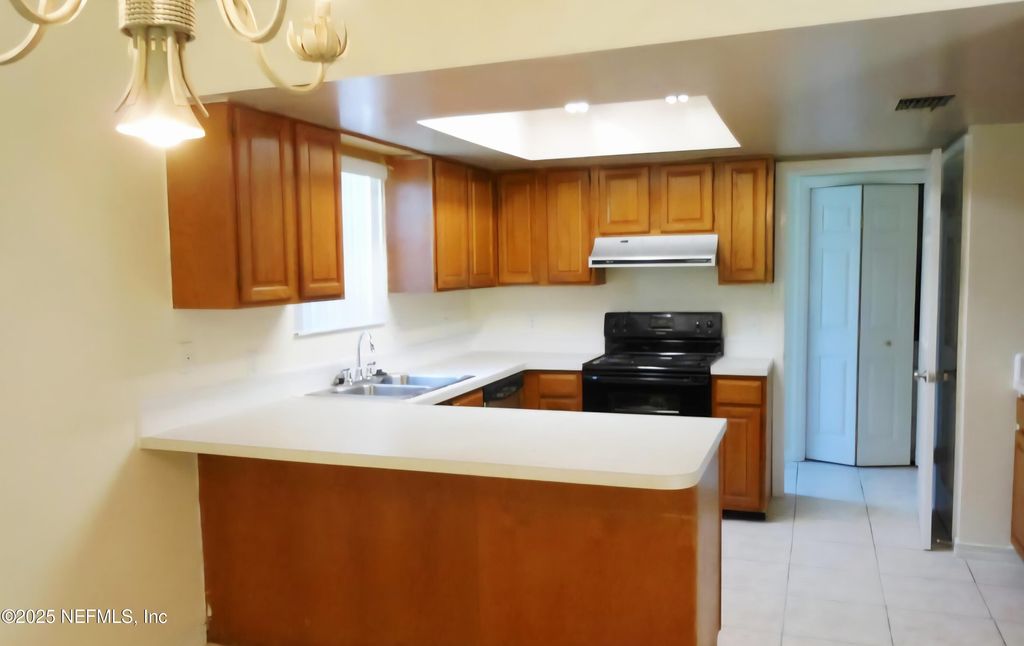 8138 VILLAGE GATE Court, Jacksonville, FL 32217