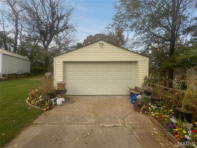 145 Sincox Street, St Clair, MO 63077