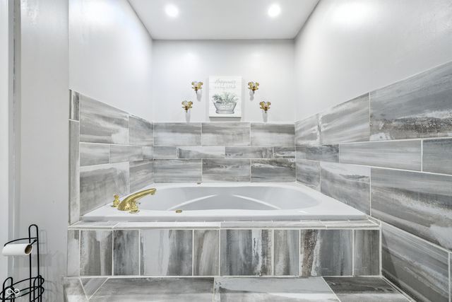 6125 E Edgewood Avenue, Indianapolis, IN 46237