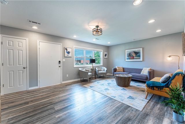 1103 Bella Vista Road, Bentonville, AR 72712