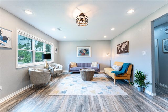 1103 Bella Vista Road, Bentonville, AR 72712