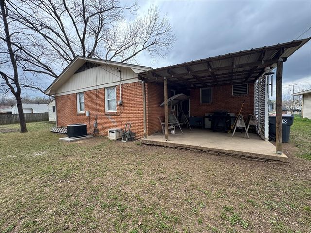 1008 E I Street, Russellville, AR 72801