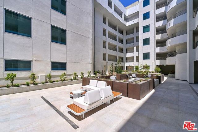 510 S Oxford Avenue 402, Los Angeles, CA 90020