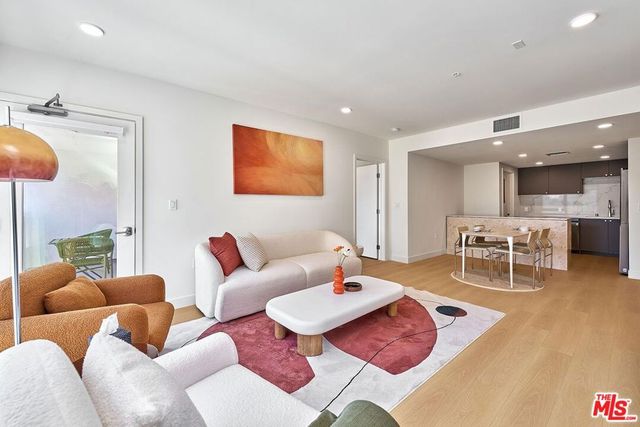 510 S Oxford Avenue 402, Los Angeles, CA 90020