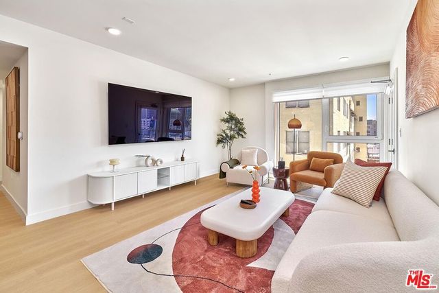 510 S Oxford Avenue 402, Los Angeles, CA 90020
