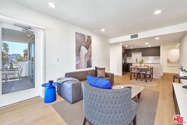 510 S Oxford Avenue 402, Los Angeles, CA 90020