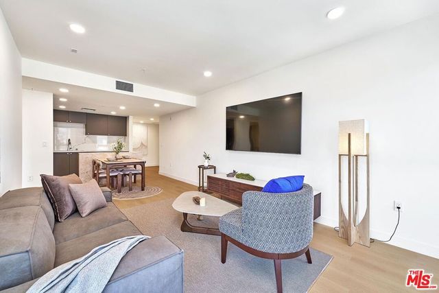 510 S Oxford Avenue 402, Los Angeles, CA 90020
