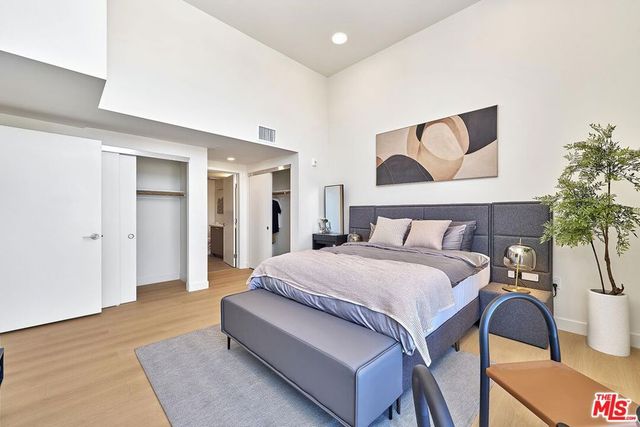 510 S Oxford Avenue 402, Los Angeles, CA 90020