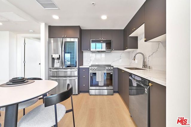 510 S Oxford Avenue 402, Los Angeles, CA 90020