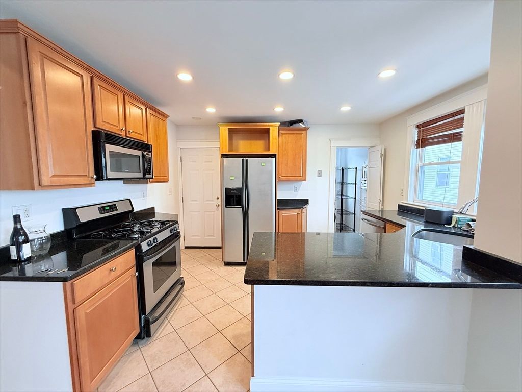 2A Victoria St 2A, Boston, MA 02125