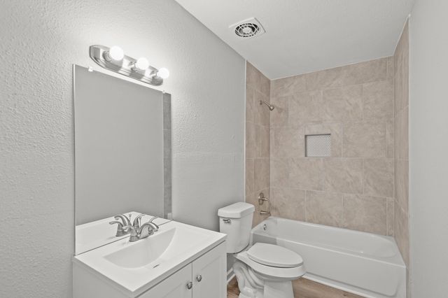 1100 Gilbert Avenue, Bay City, TX 77414