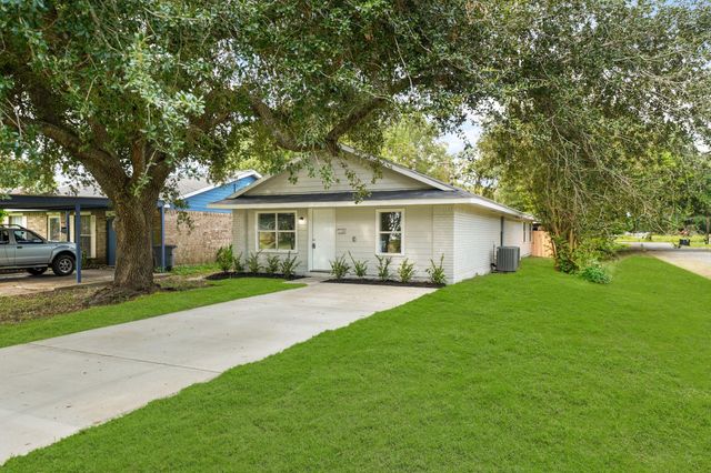 1100 Gilbert Avenue, Bay City, TX 77414