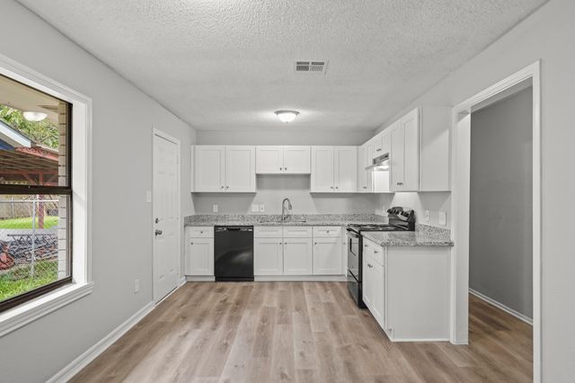 1100 Gilbert Avenue, Bay City, TX 77414