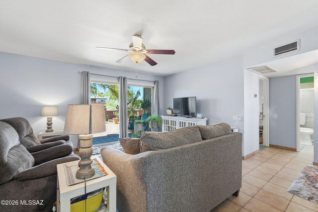 355 N Calle Del Chancero, Green Valley, AZ 85614