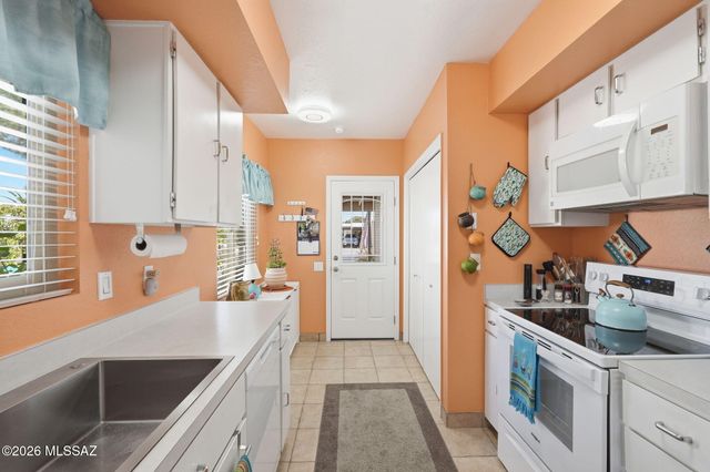 355 N Calle Del Chancero, Green Valley, AZ 85614