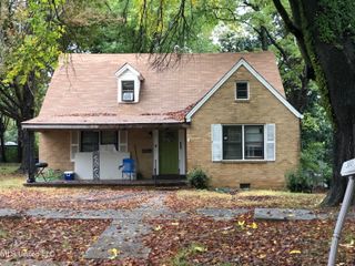 370 E College Avenue, Holly Springs, MS 38635