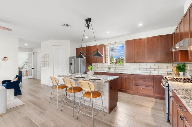 2510 N Lake Dr Drive N, Boynton Beach, FL 33435