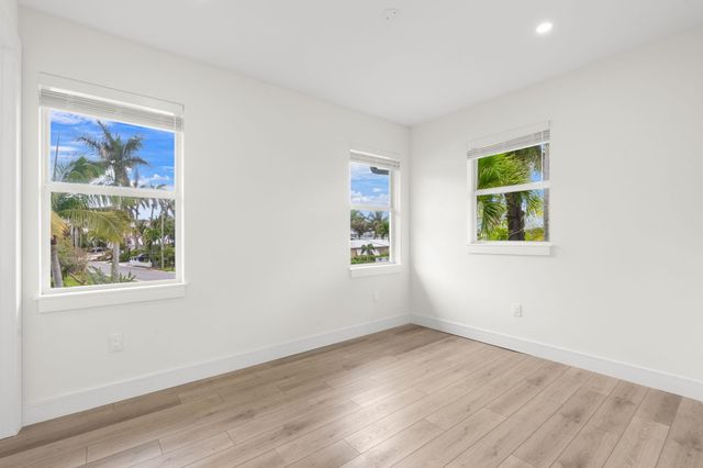 2510 N Lake Dr Drive N, Boynton Beach, FL 33435