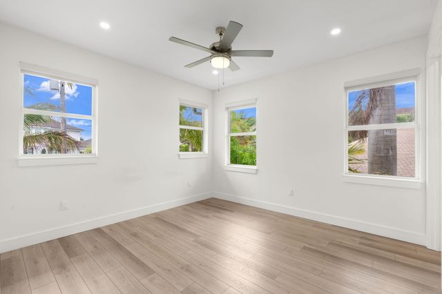 2510 N Lake Dr Drive N, Boynton Beach, FL 33435