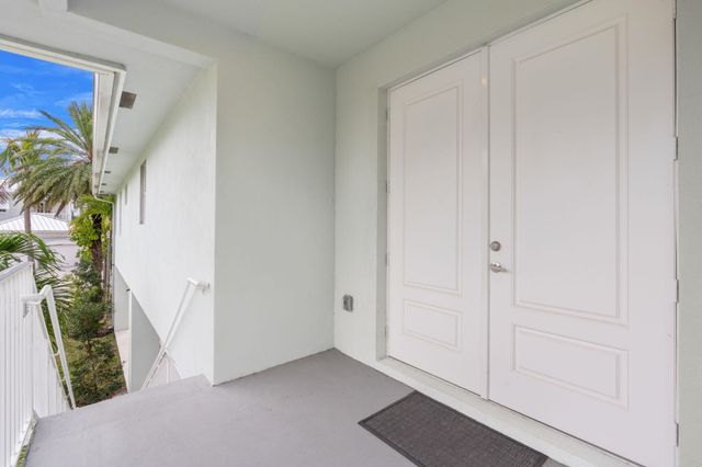 2510 N Lake Dr Drive N, Boynton Beach, FL 33435