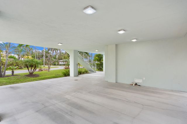 2510 N Lake Dr Drive N, Boynton Beach, FL 33435