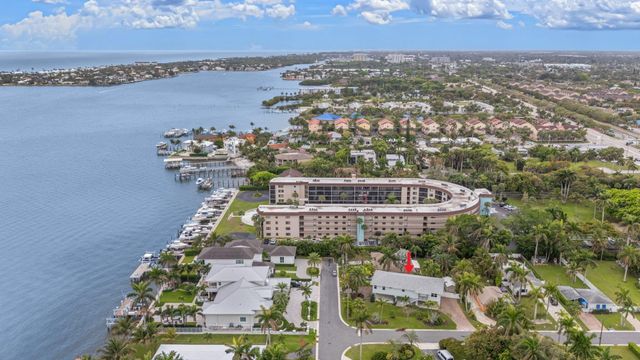 2510 N Lake Dr Drive N, Boynton Beach, FL 33435