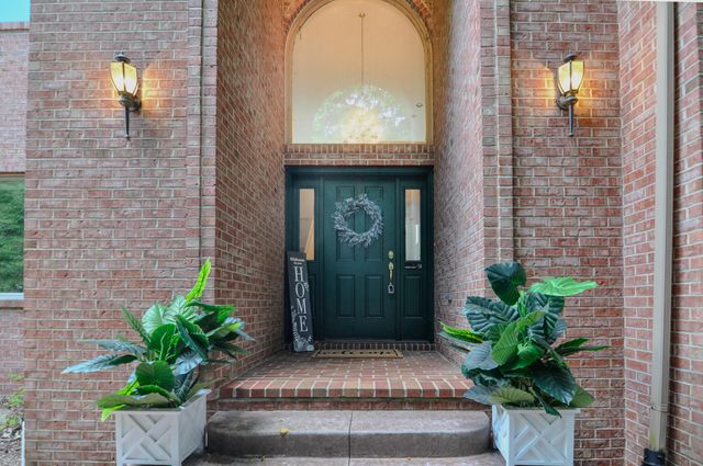 588 Green Road, Ann Arbor, MI 48105