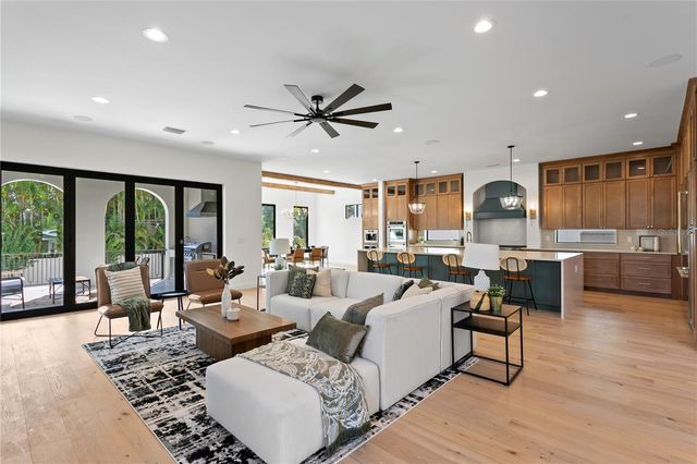 502 E DAVIS BOULEVARD, Tampa, FL 33606