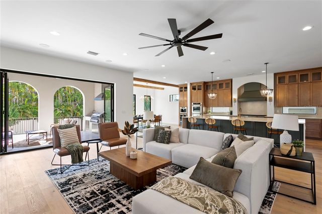 502 E DAVIS BOULEVARD, Tampa, FL 33606