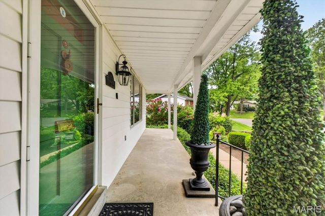 808 Glen Elm Drive, Glendale, MO 63122
