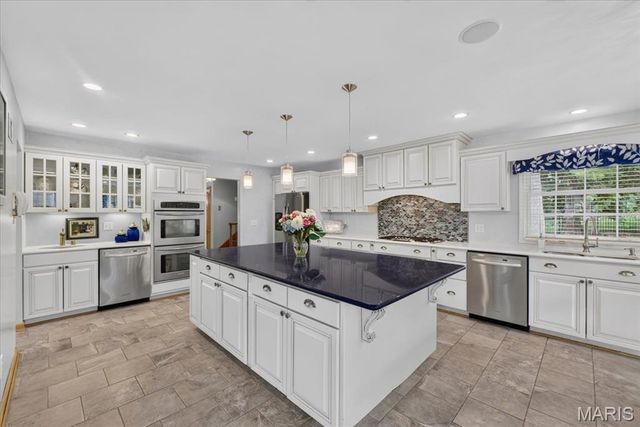808 Glen Elm Drive, Glendale, MO 63122