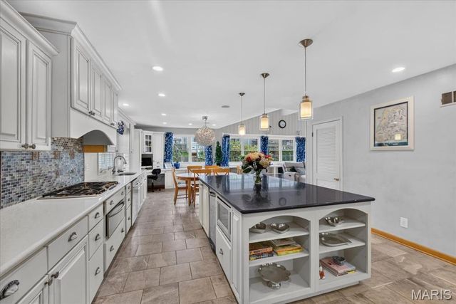 808 Glen Elm Drive, Glendale, MO 63122