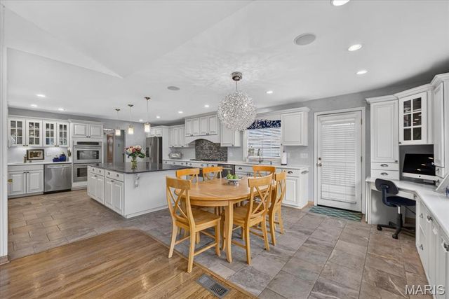 808 Glen Elm Drive, Glendale, MO 63122