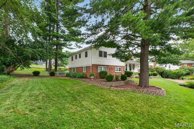 808 Glen Elm Drive, Glendale, MO 63122