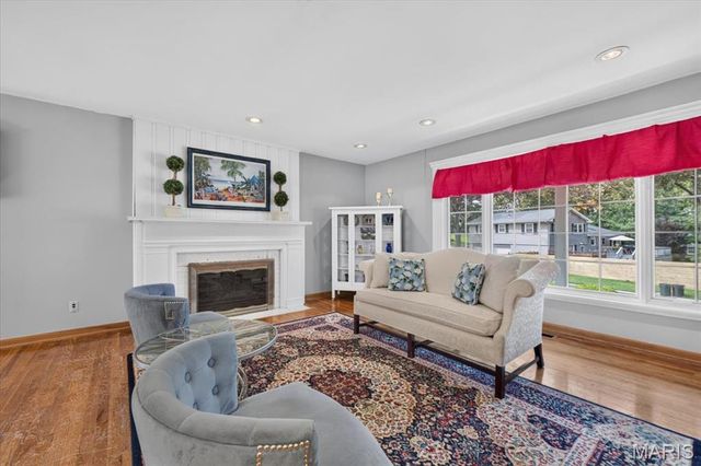 808 Glen Elm Drive, Glendale, MO 63122