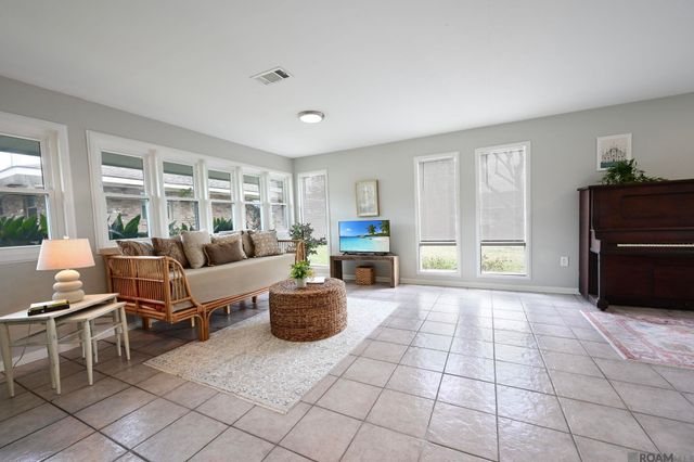 2650 Donald Dr, Baton Rouge, LA 70809