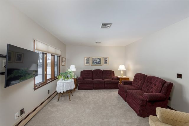 96 Suburban Court, West Seneca, NY 14224