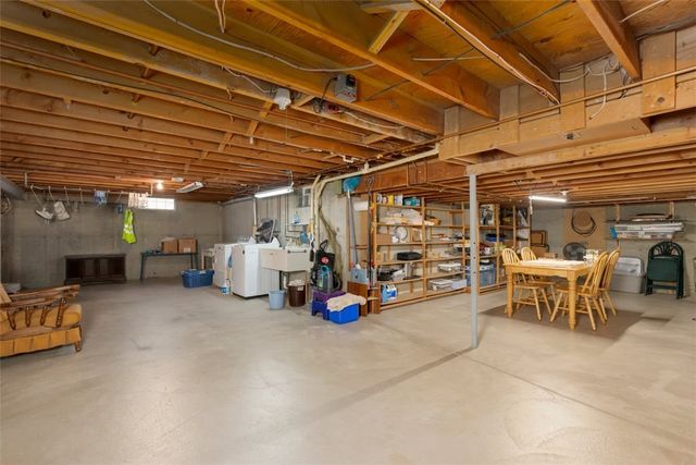 96 Suburban Court, West Seneca, NY 14224