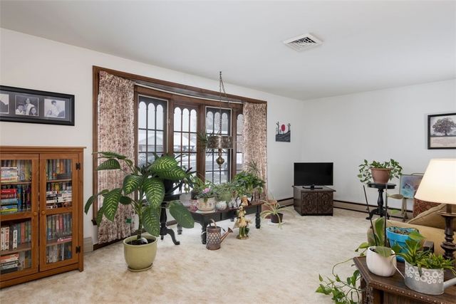 96 Suburban Court, West Seneca, NY 14224