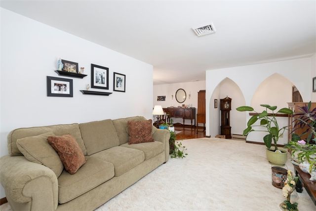 96 Suburban Court, West Seneca, NY 14224