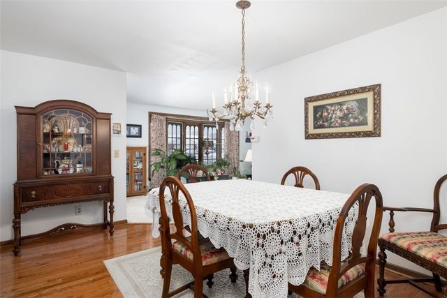 96 Suburban Court, West Seneca, NY 14224