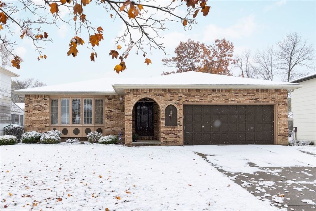 96 Suburban Court, West Seneca, NY 14224