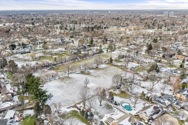 116 E Farnham Lane, Wheaton, IL 60189