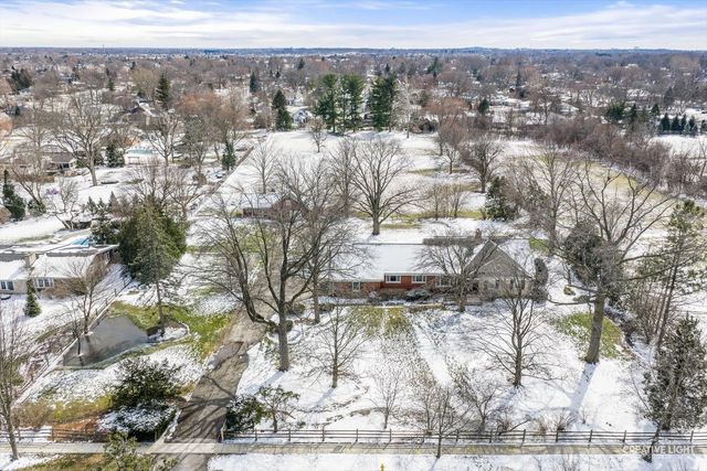116 E Farnham Lane, Wheaton, IL 60189