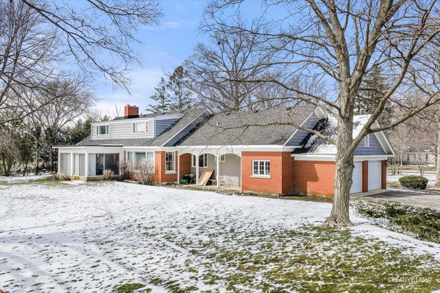 116 E Farnham Lane, Wheaton, IL 60189