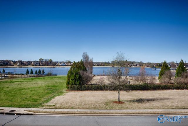 76 Lake Forest Blvd SW, Huntsville, AL 35824