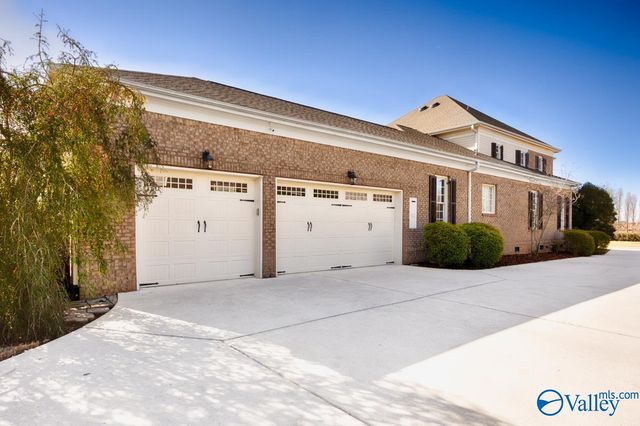 76 Lake Forest Blvd SW, Huntsville, AL 35824